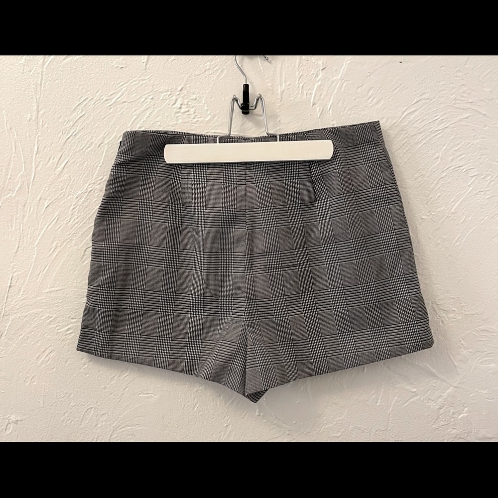 Forever 21 houndstooth print shorts - Picture 2 of 5